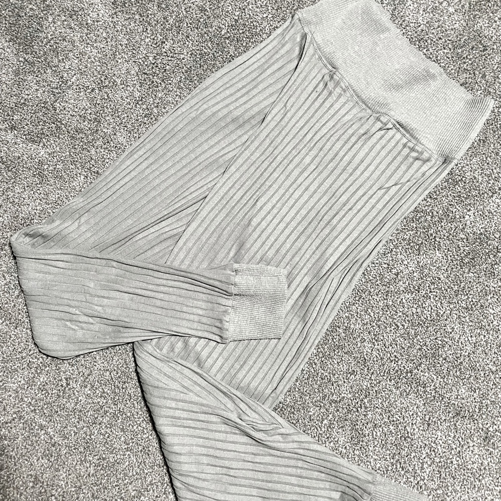 Small Nike loose ankle length yoga pant